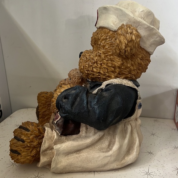 Vintage Limited Edition Young’s Incorporated Resin Bear - Picture 3 of 4